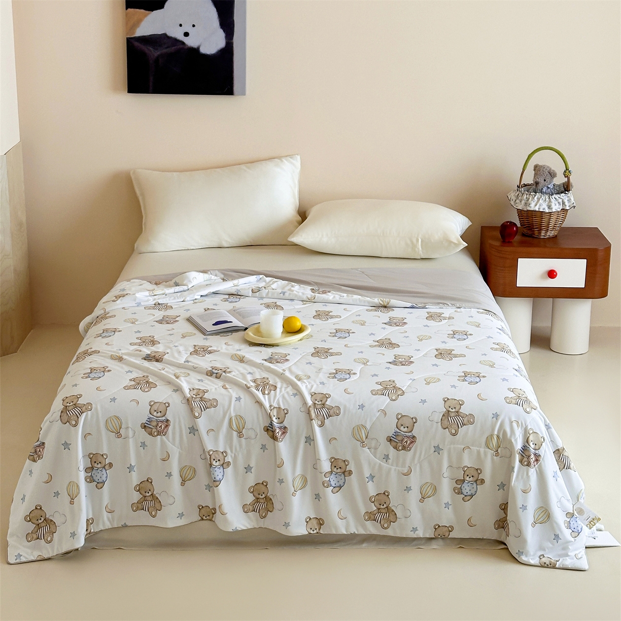 91家纺网 家纺一手货源 找家纺 傲蕾良品 2026新款【冷凝一号】高定锦氨针织蚕丝冰皮被 晚安小熊