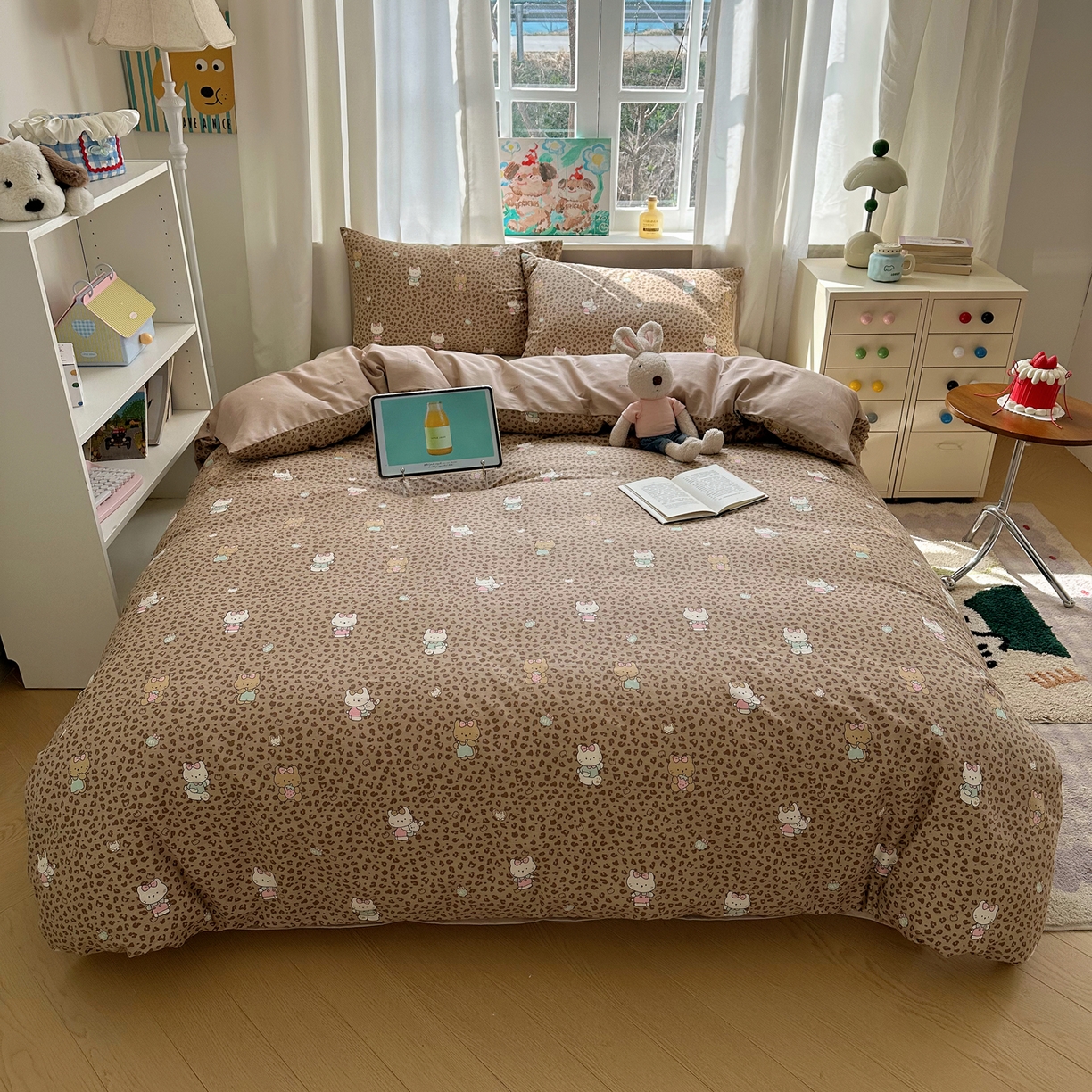 91家纺网 家纺一手货源 找家纺 六巷胡同 2026新款40支全棉13070INS卡通单品被套 咖豹纹喵喵