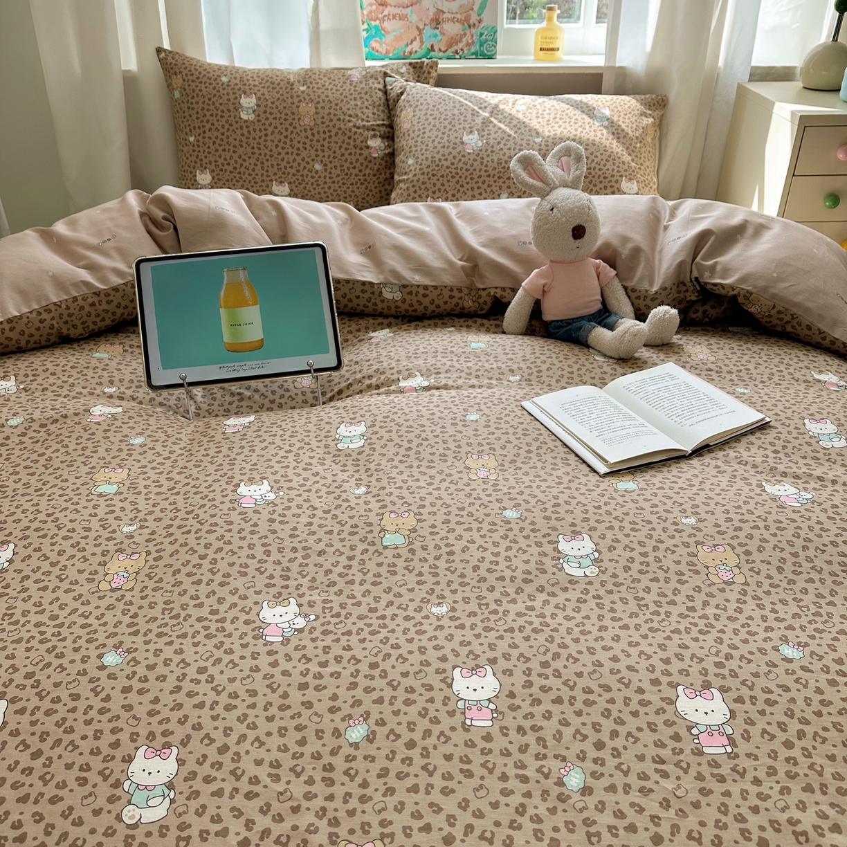 91家纺网 家纺一手货源 找家纺 六巷胡同 2026新款40支全棉13070INS卡通单品被套 咖豹纹喵喵