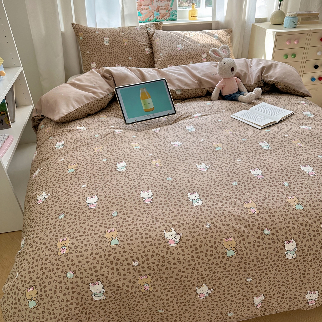 91家纺网 家纺一手货源 找家纺 六巷胡同 2026新款40支全棉13070INS卡通单品被套 咖豹纹喵喵