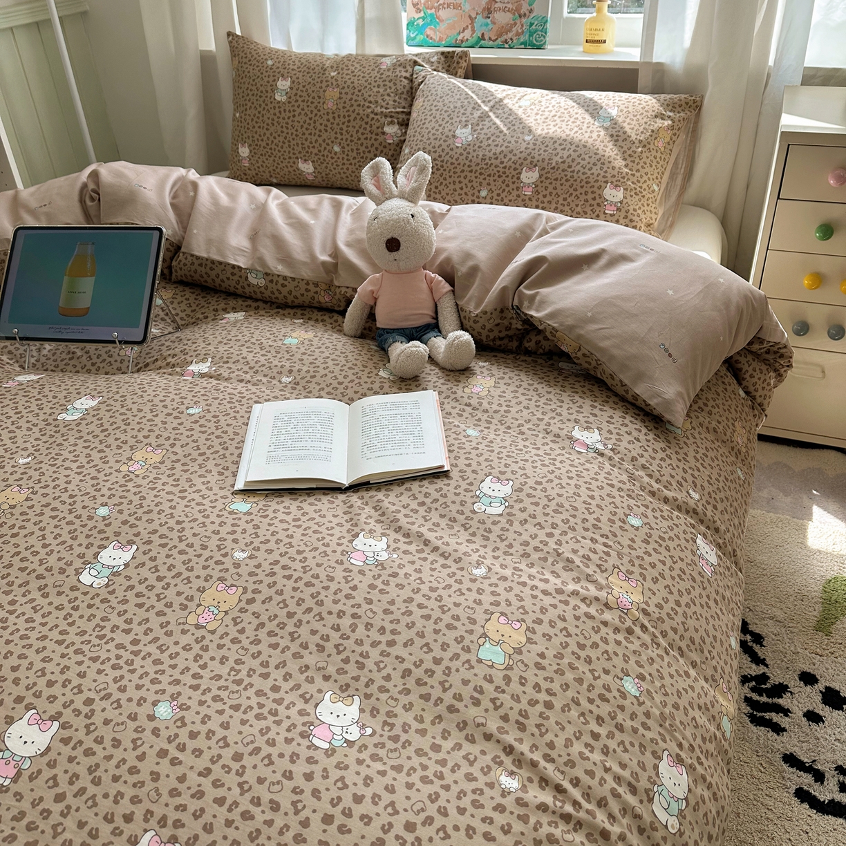 91家纺网 家纺一手货源 找家纺 六巷胡同 2026新款40支全棉13070INS卡通单品被套 咖豹纹喵喵