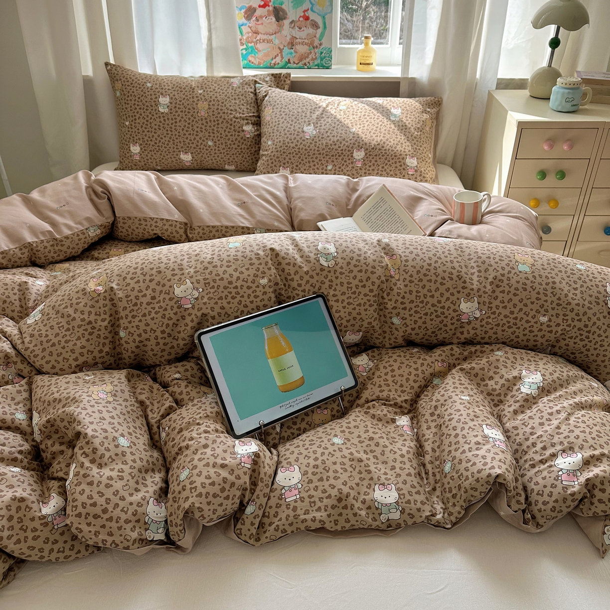 91家纺网 家纺一手货源 找家纺 六巷胡同 2026新款40支全棉13070INS卡通单品被套 咖豹纹喵喵