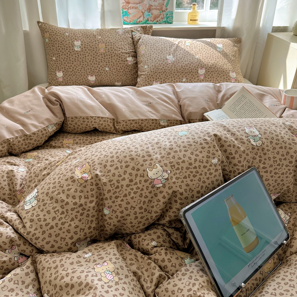 91家纺网 家纺一手货源 找家纺 六巷胡同 2026新款40支全棉13070INS卡通单品被套 咖豹纹喵喵