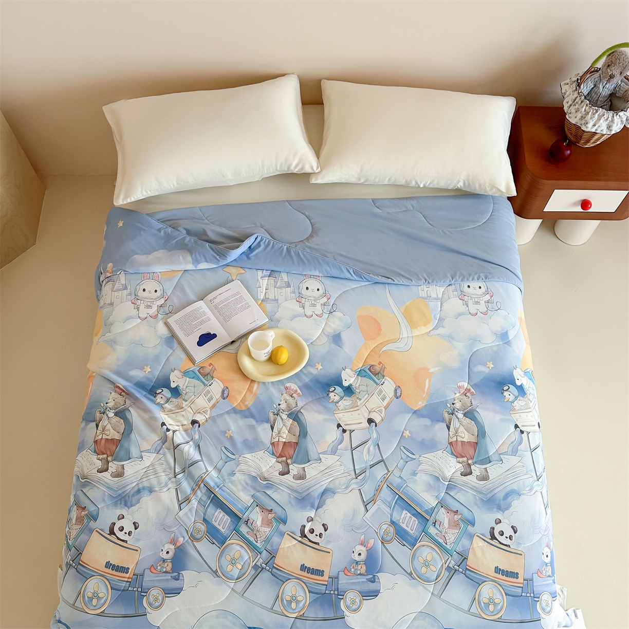 91家纺网 家纺一手货源 找家纺 傲蕾良品 2026新款【冷凝一号】高定锦氨针织蚕丝冰皮被 云端火车