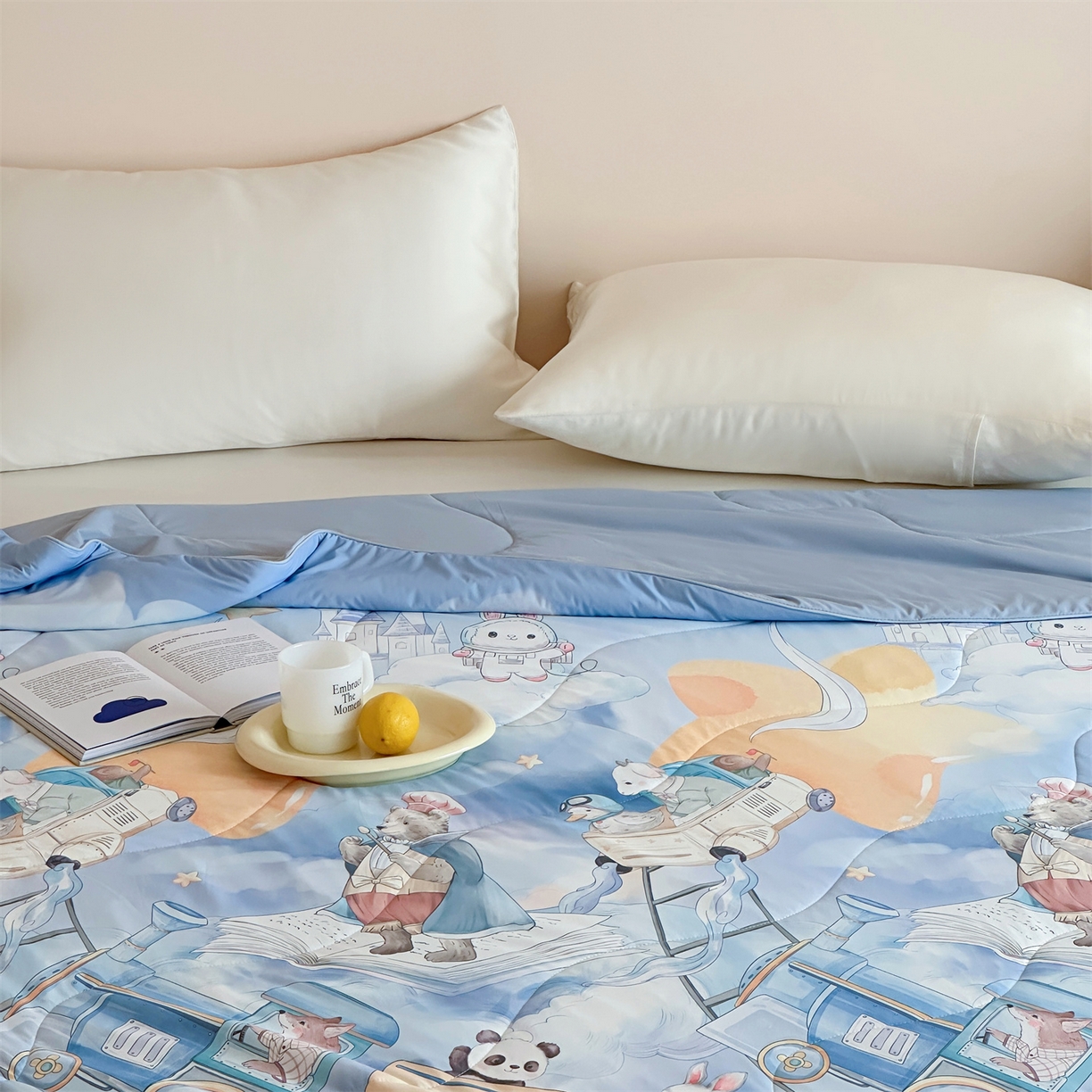 91家纺网 家纺一手货源 找家纺 傲蕾良品 2026新款【冷凝一号】高定锦氨针织蚕丝冰皮被 云端火车