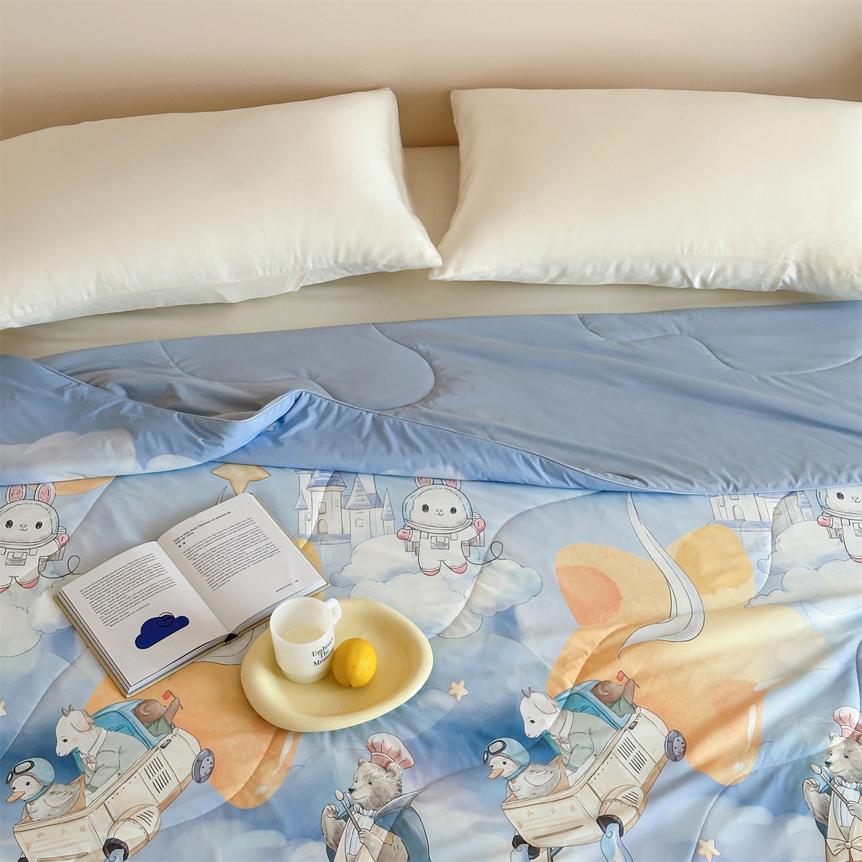 91家纺网 家纺一手货源 找家纺 傲蕾良品 2026新款【冷凝一号】高定锦氨针织蚕丝冰皮被 云端火车