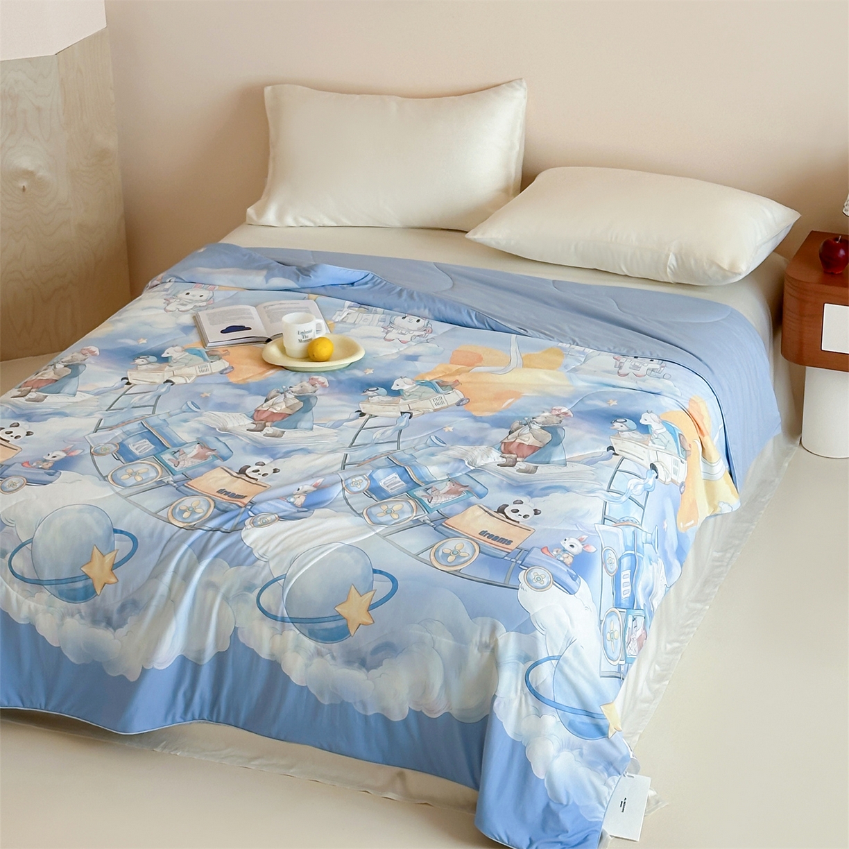 91家纺网 家纺一手货源 找家纺 傲蕾良品 2026新款【冷凝一号】高定锦氨针织蚕丝冰皮被 云端火车