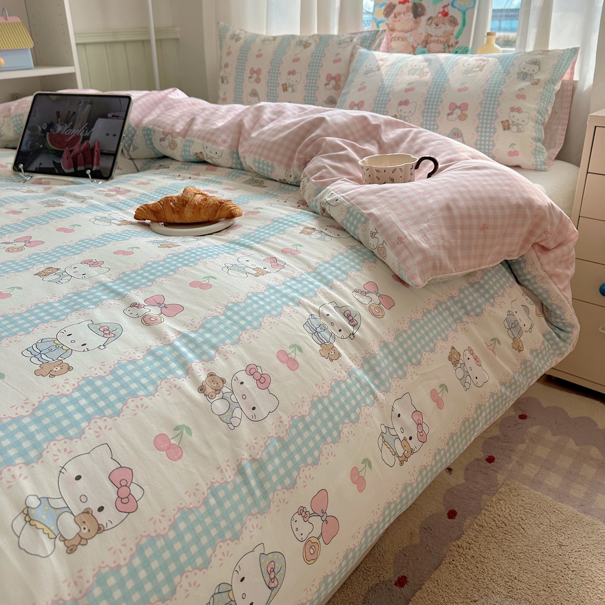 91家纺网 家纺一手货源 找家纺 六巷胡同 2026新款40支全棉13070INS卡通单品被套 萝莉樱桃猫