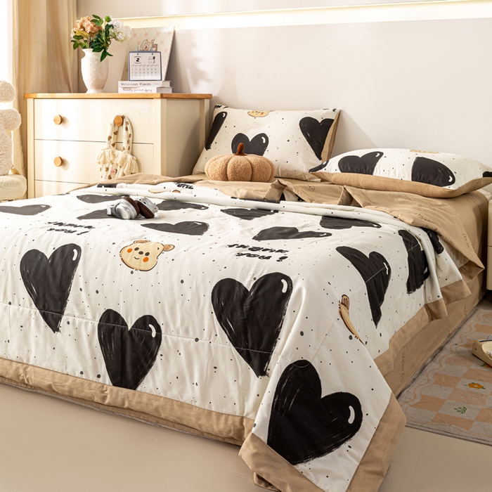 91家纺网 家纺一手货源 找家纺 红日子纺织品 2026新款全棉印花夏被夏凉被空调被 萌心熊宝