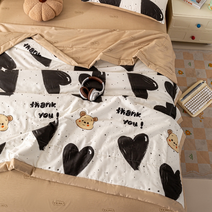 91家纺网 家纺一手货源 找家纺 红日子纺织品 2026新款全棉印花夏被夏凉被空调被 萌心熊宝