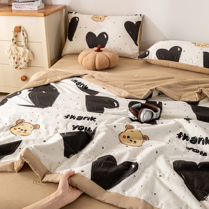 91家纺网 家纺一手货源 找家纺 红日子纺织品 2026新款全棉印花夏被夏凉被空调被 萌心熊宝