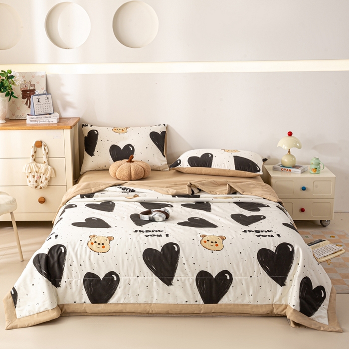 91家纺网 家纺一手货源 找家纺 红日子纺织品 2026新款全棉印花夏被夏凉被空调被 萌心熊宝