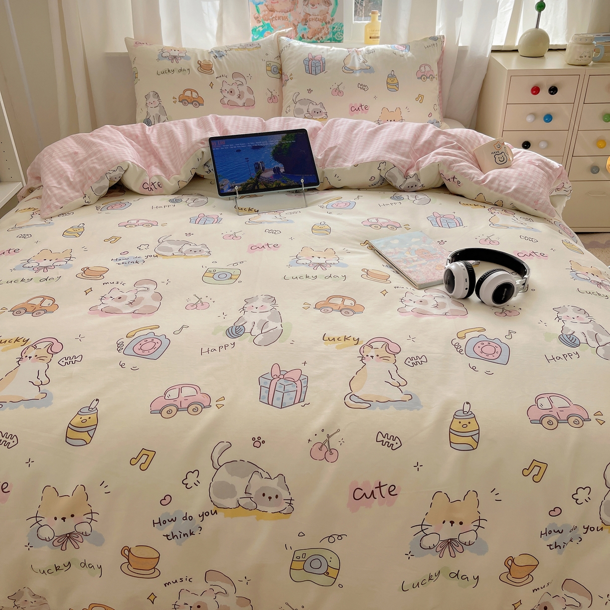 91家纺网 家纺一手货源 找家纺 六巷胡同 2026新款40支全棉13070INS卡通单品被套 猫咪聚会趴