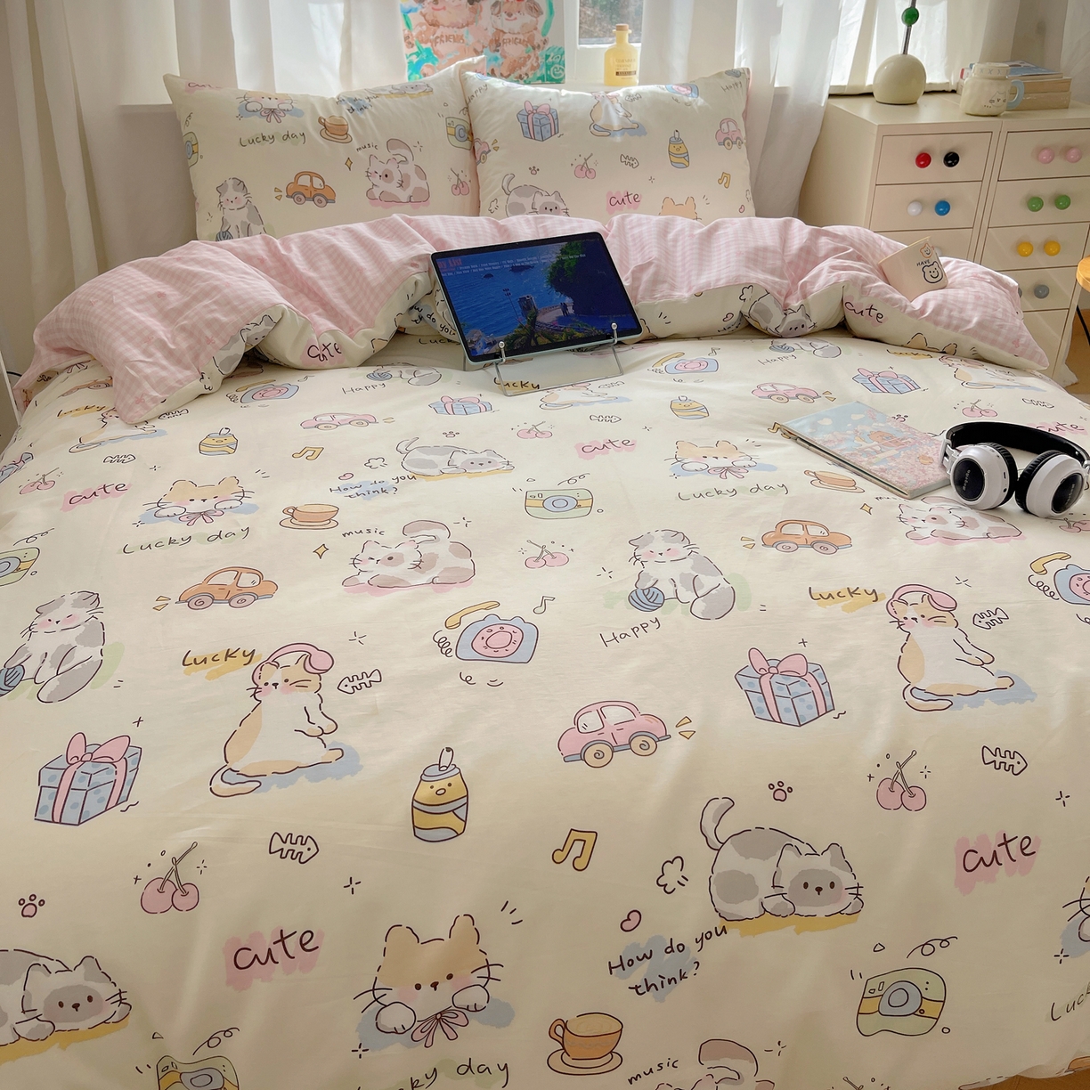 91家纺网 家纺一手货源 找家纺 六巷胡同 2026新款40支全棉13070INS卡通单品被套 猫咪聚会趴