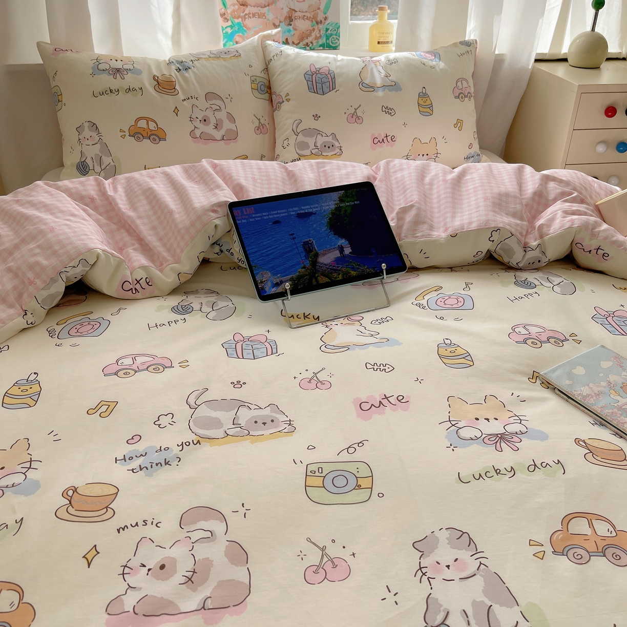 91家纺网 家纺一手货源 找家纺 六巷胡同 2026新款40支全棉13070INS卡通单品被套 猫咪聚会趴