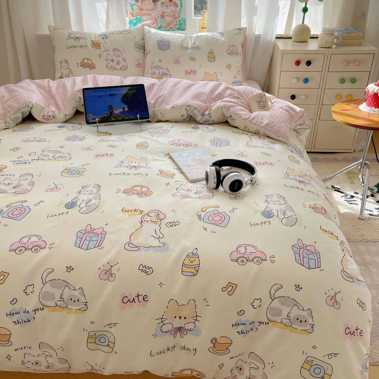 91家纺网 家纺一手货源 找家纺 六巷胡同 2026新款40支全棉13070INS卡通单品被套 猫咪聚会趴