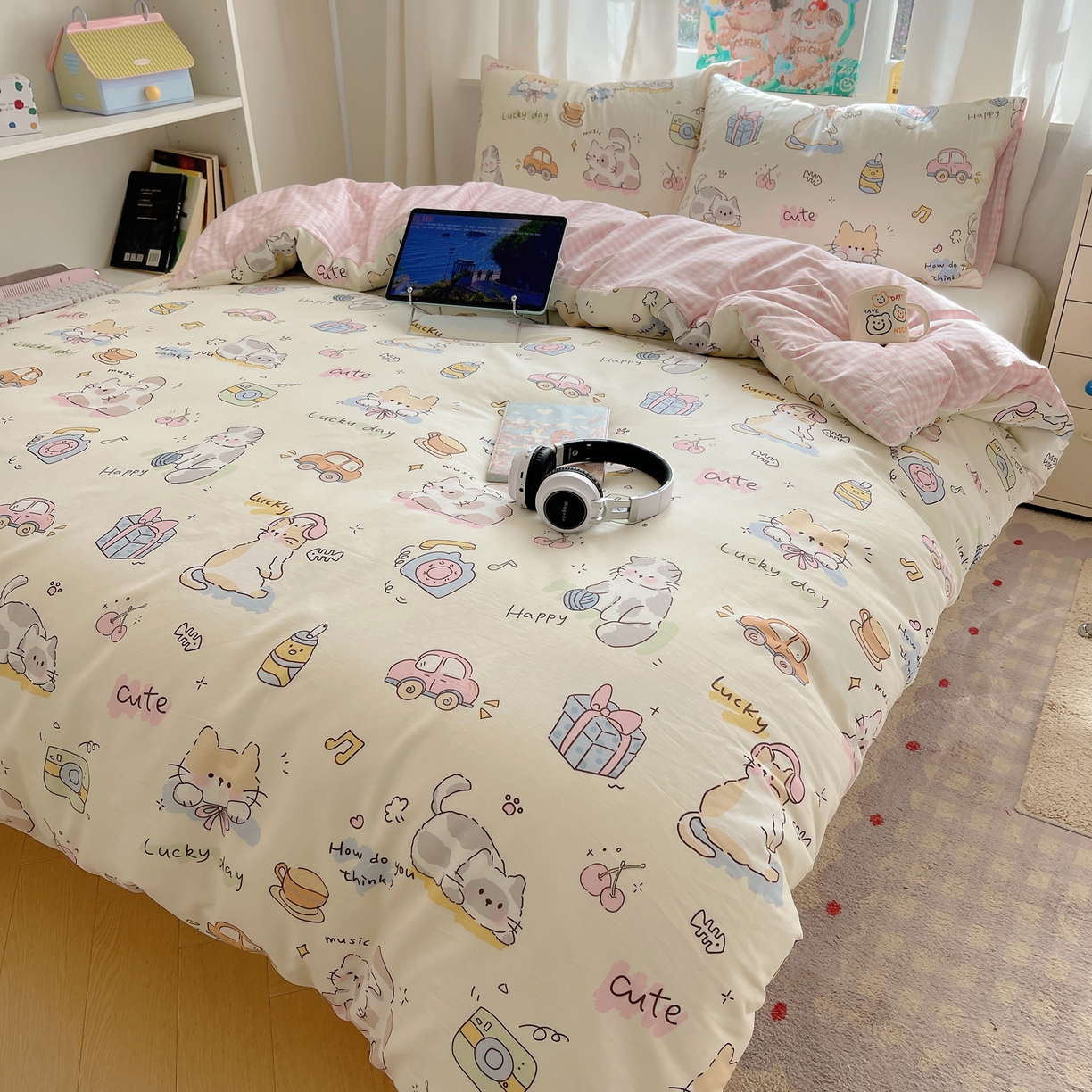 91家纺网 家纺一手货源 找家纺 六巷胡同 2026新款40支全棉13070INS卡通单品被套 猫咪聚会趴