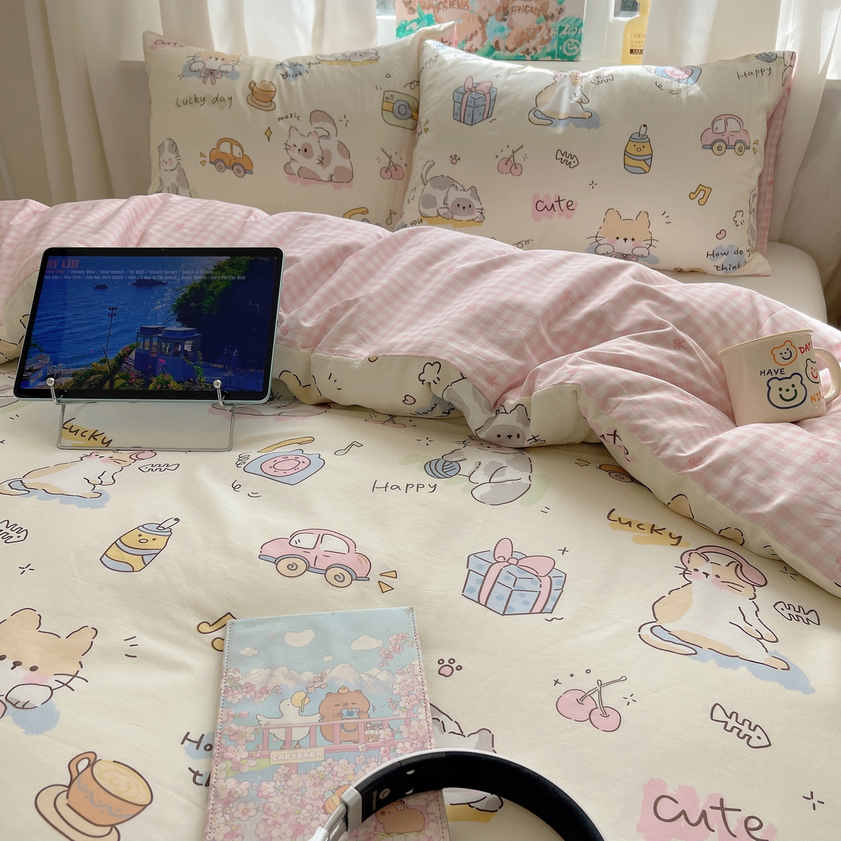 91家纺网 家纺一手货源 找家纺 六巷胡同 2026新款40支全棉13070INS卡通单品被套 猫咪聚会趴