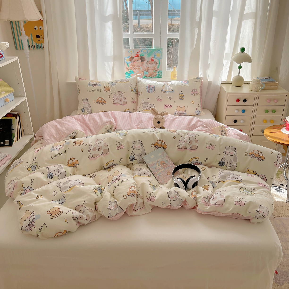 91家纺网 家纺一手货源 找家纺 六巷胡同 2026新款40支全棉13070INS卡通单品被套 猫咪聚会趴