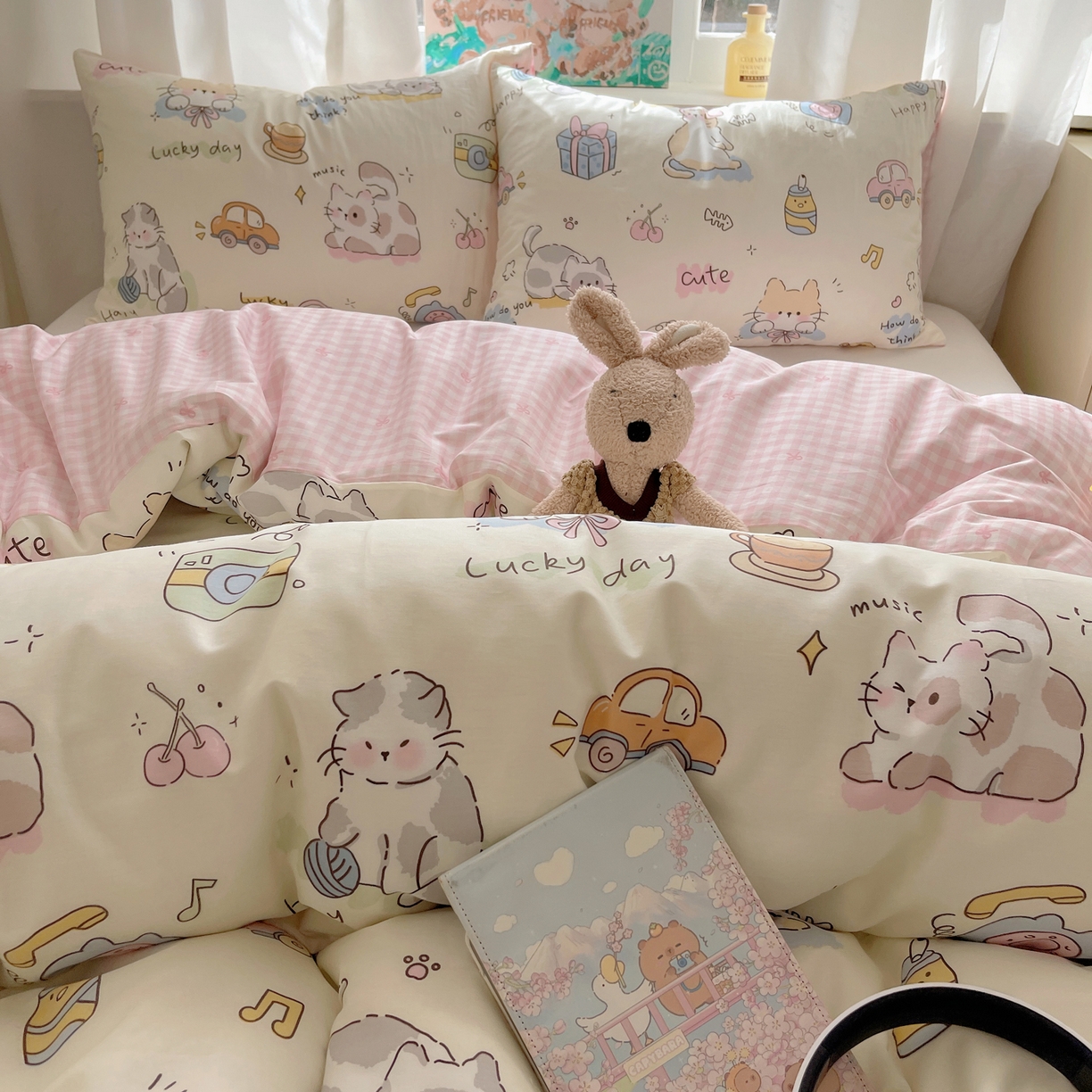 91家纺网 家纺一手货源 找家纺 六巷胡同 2026新款40支全棉13070INS卡通单品被套 猫咪聚会趴