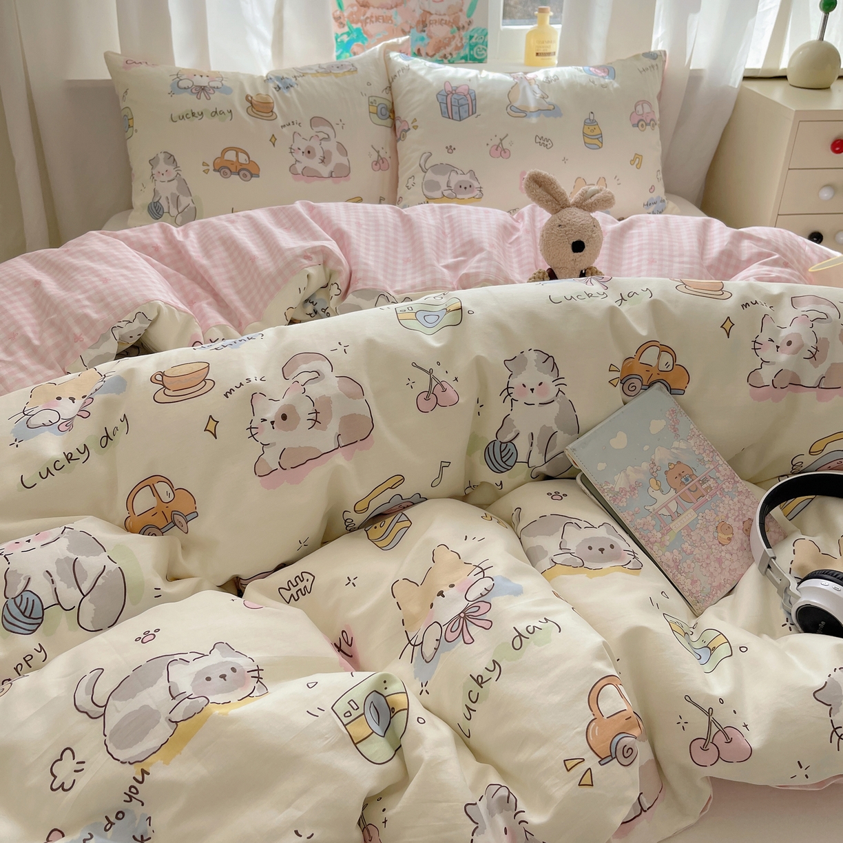 91家纺网 家纺一手货源 找家纺 六巷胡同 2026新款40支全棉13070INS卡通单品被套 猫咪聚会趴