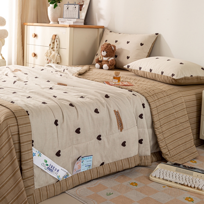 91家纺网 家纺一手货源 找家纺 红日子纺织品 2026新款全棉印花夏被夏凉被空调被 迷你爱心