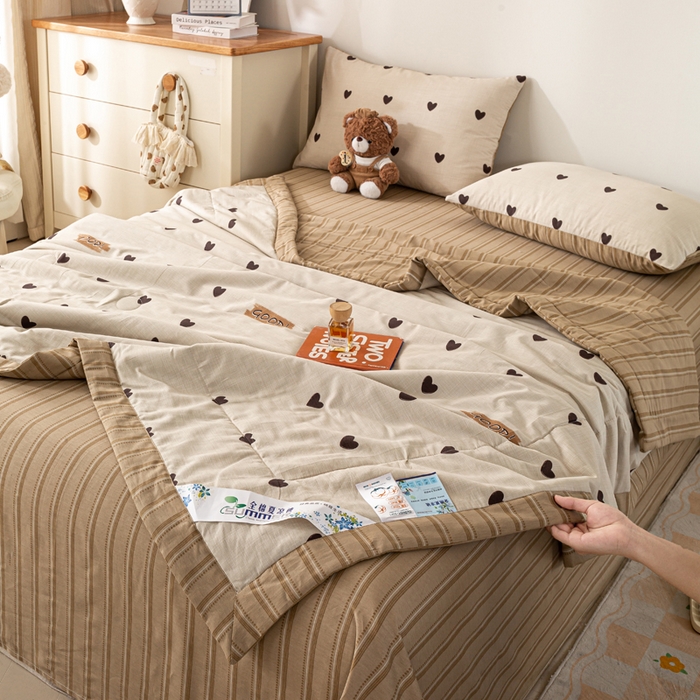 91家纺网 家纺一手货源 找家纺 红日子纺织品 2026新款全棉印花夏被夏凉被空调被 迷你爱心