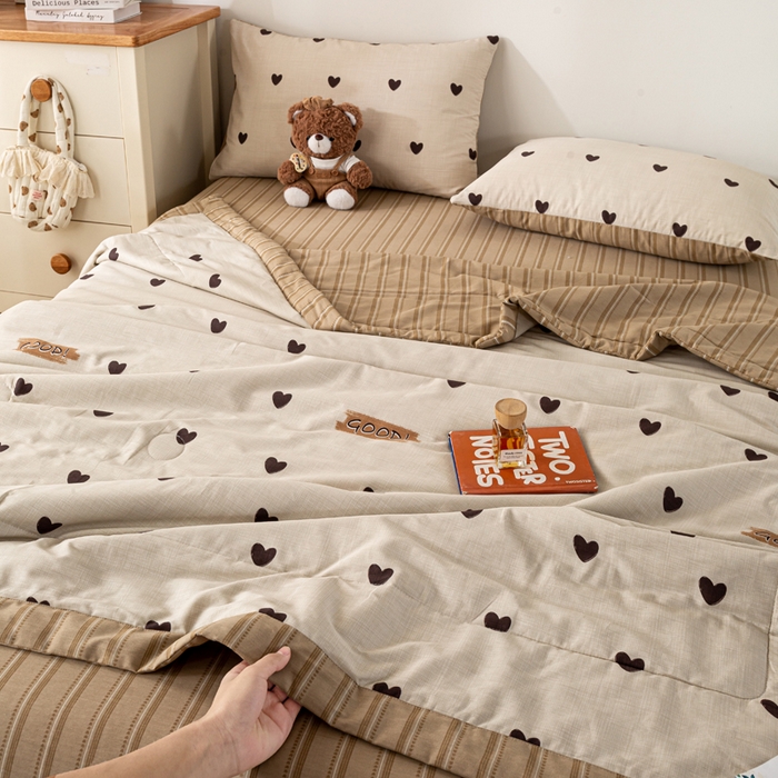 91家纺网 家纺一手货源 找家纺 红日子纺织品 2026新款全棉印花夏被夏凉被空调被 迷你爱心