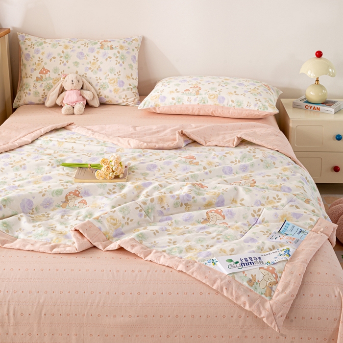 91家纺网 家纺一手货源 找家纺 红日子纺织品 2026新款全棉印花夏被夏凉被空调被 蘑菇小兔