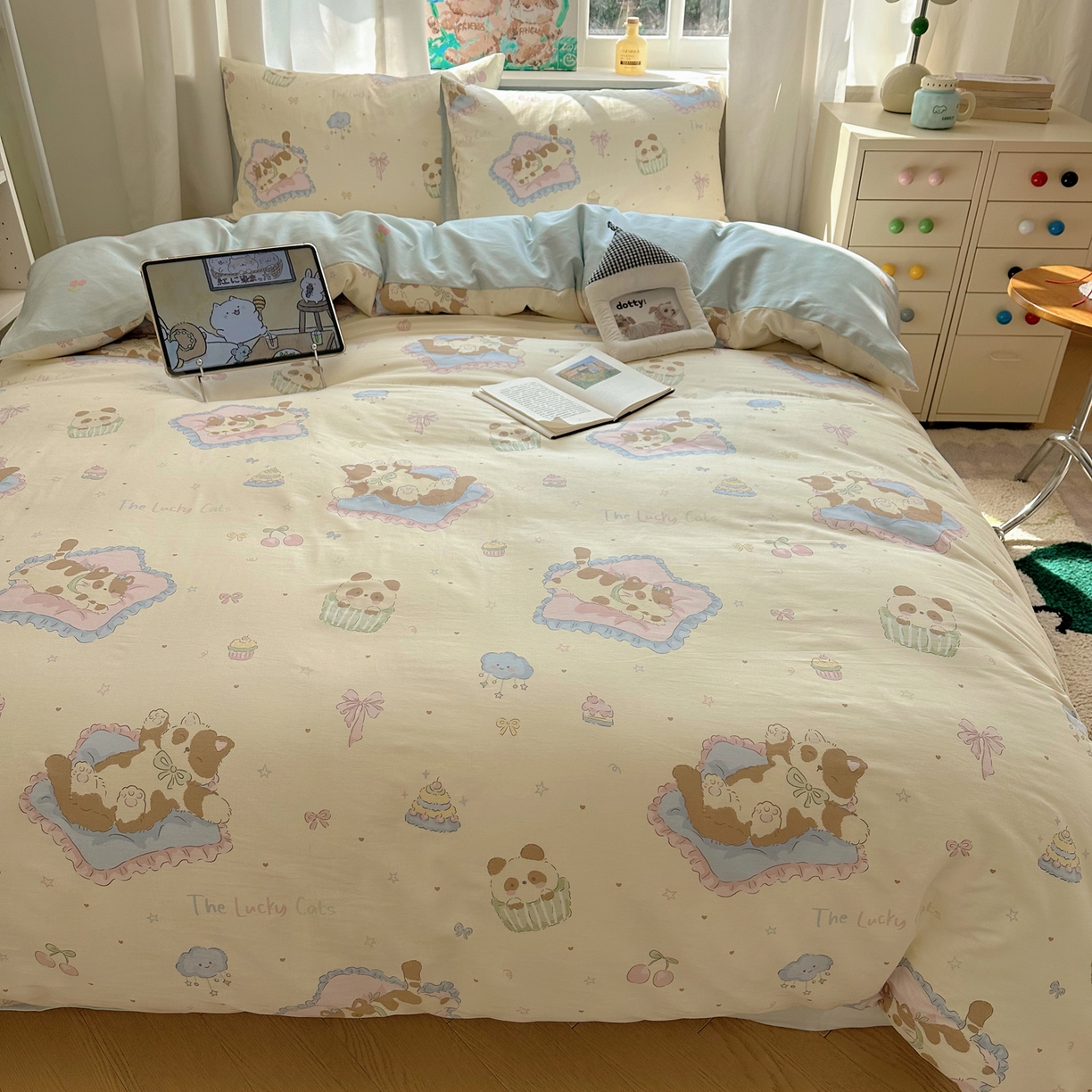 91家纺网 家纺一手货源 找家纺 六巷胡同 2026新款40支全棉13070INS卡通单品被套 慵懒猫咪崽