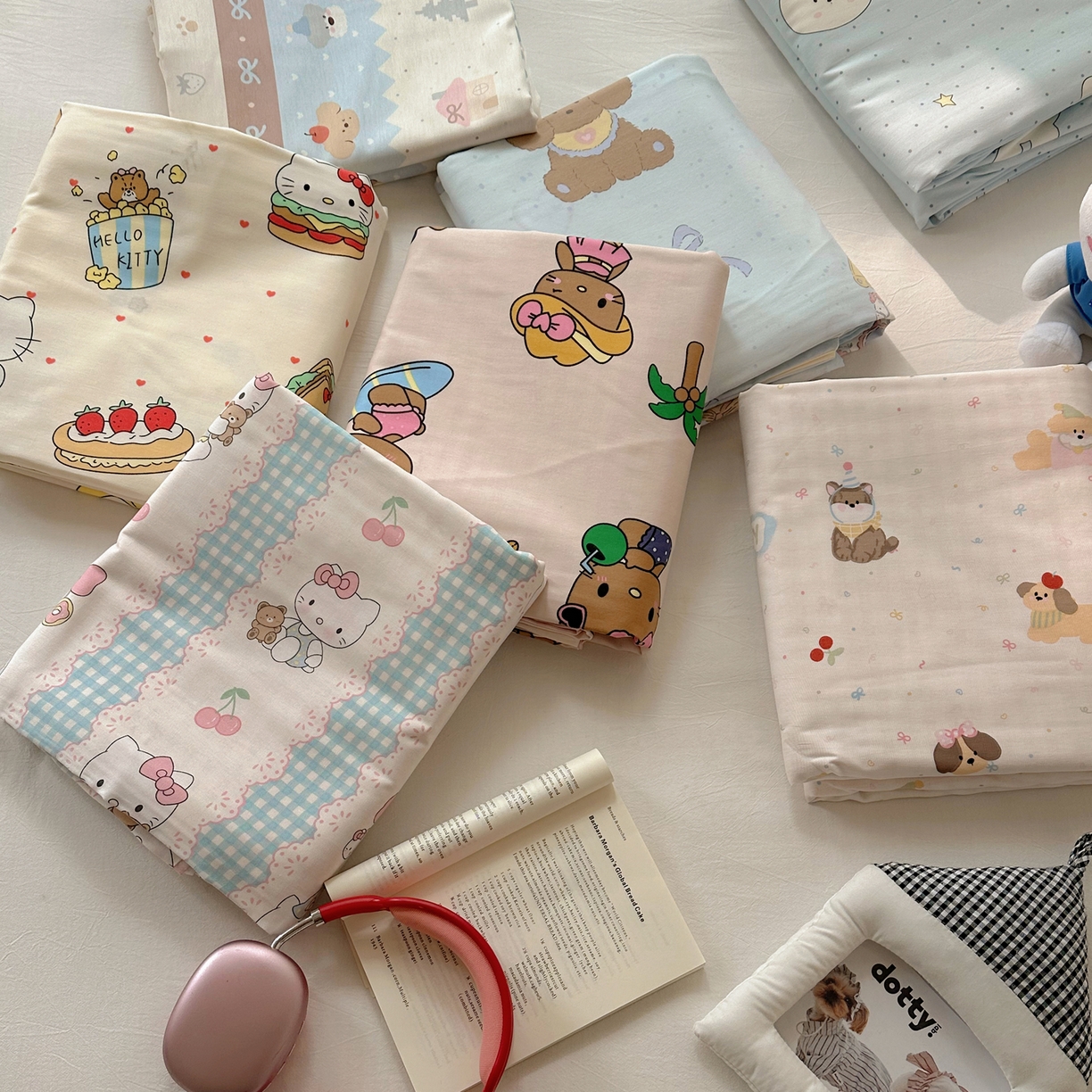 91家纺网 家纺一手货源 找家纺 六巷胡同 2026新款40支全棉13070INS卡通单品被套 组合叠拍图