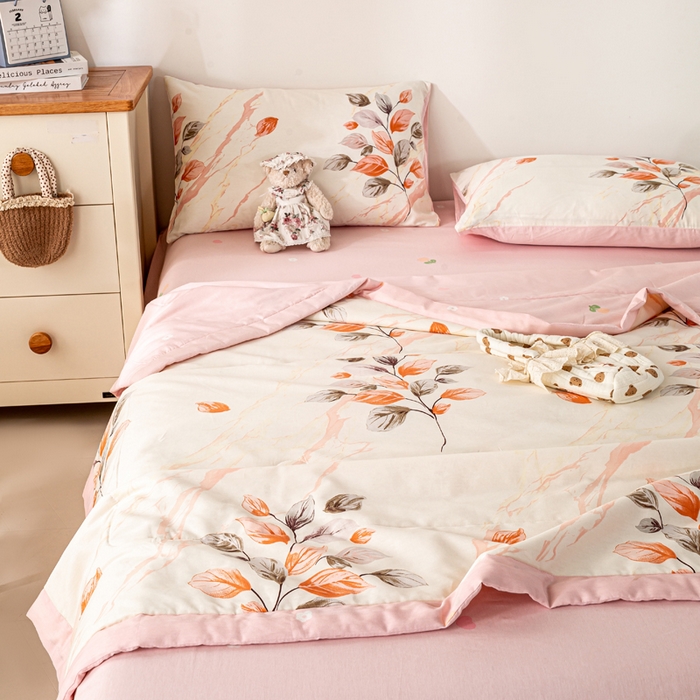 91家纺网 家纺一手货源 找家纺 红日子纺织品 2026新款全棉印花夏被夏凉被空调被 泊影枫叶