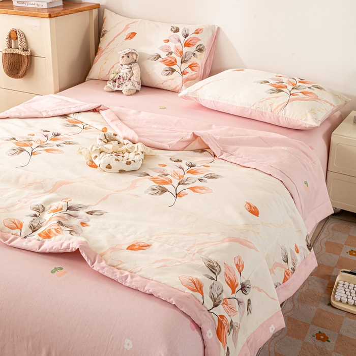 91家纺网 家纺一手货源 找家纺 红日子纺织品 2026新款全棉印花夏被夏凉被空调被 泊影枫叶