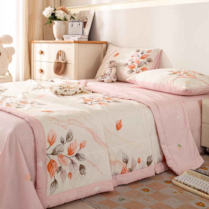 91家纺网 家纺一手货源 找家纺 红日子纺织品 2026新款全棉印花夏被夏凉被空调被 泊影枫叶