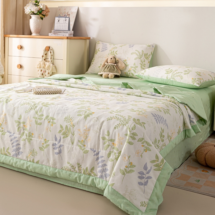 91家纺网 家纺一手货源 找家纺 红日子纺织品 2026新款全棉印花夏被夏凉被空调被 沁雨花叶