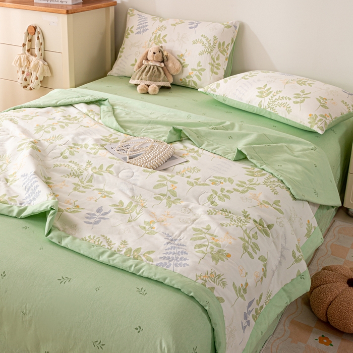 91家纺网 家纺一手货源 找家纺 红日子纺织品 2026新款全棉印花夏被夏凉被空调被 沁雨花叶