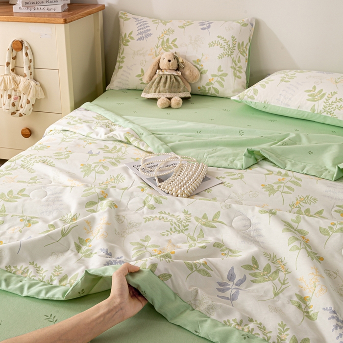 91家纺网 家纺一手货源 找家纺 红日子纺织品 2026新款全棉印花夏被夏凉被空调被 沁雨花叶