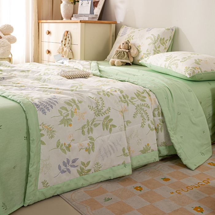 91家纺网 家纺一手货源 找家纺 红日子纺织品 2026新款全棉印花夏被夏凉被空调被 沁雨花叶