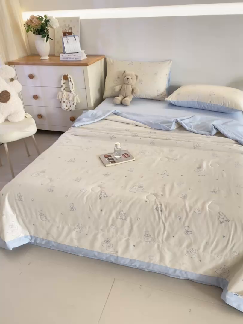 91家纺网 家纺一手货源 找家纺 红日子纺织品 2026新款全棉印花夏被夏凉被空调被 星空熊