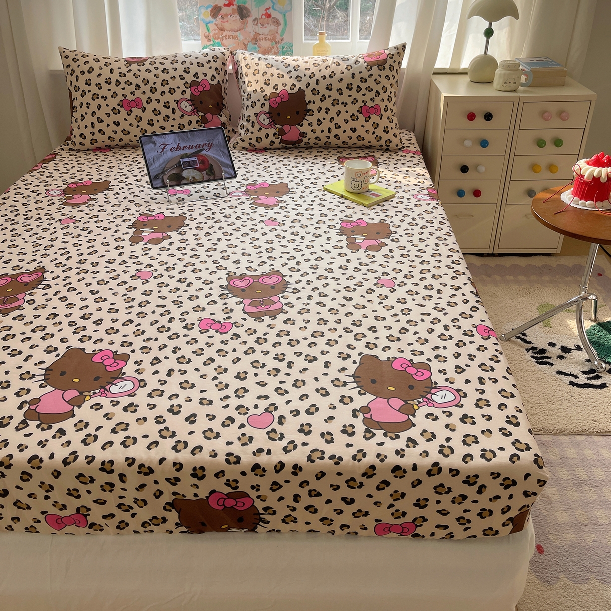 91家纺网 家纺一手货源 找家纺 六巷胡同 2026新款40支全棉13070INS卡通单品床笠 豹纹黑皮猫