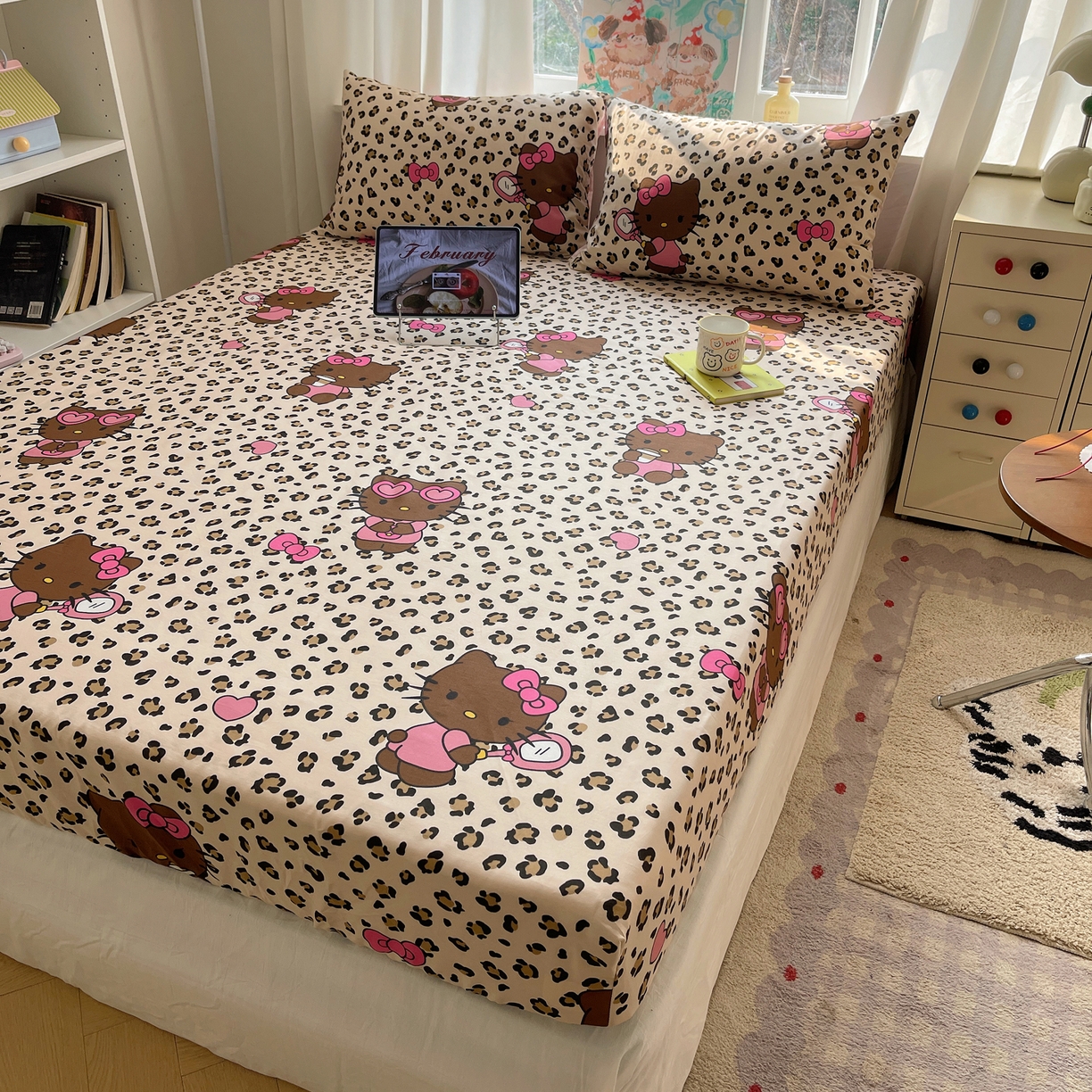 91家纺网 家纺一手货源 找家纺 六巷胡同 2026新款40支全棉13070INS卡通单品床笠 豹纹黑皮猫