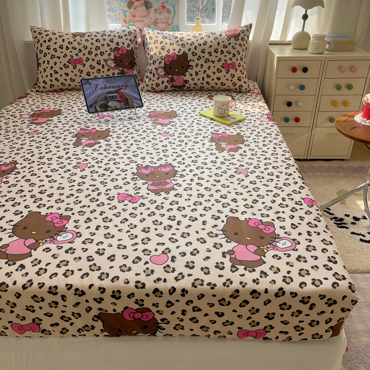 91家纺网 家纺一手货源 找家纺 六巷胡同 2026新款40支全棉13070INS卡通单品床笠 豹纹黑皮猫