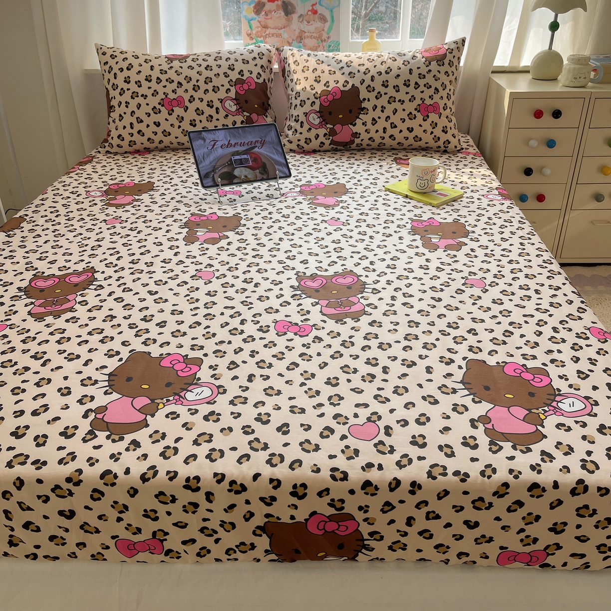 91家纺网 家纺一手货源 找家纺 六巷胡同 2026新款40支全棉13070INS卡通单品床笠 豹纹黑皮猫