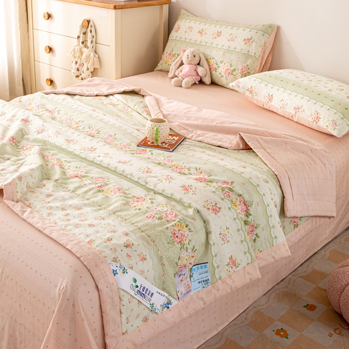 91家纺网 家纺一手货源 找家纺 红日子纺织品 2026新款全棉印花夏被夏凉被空调被 云边花漾