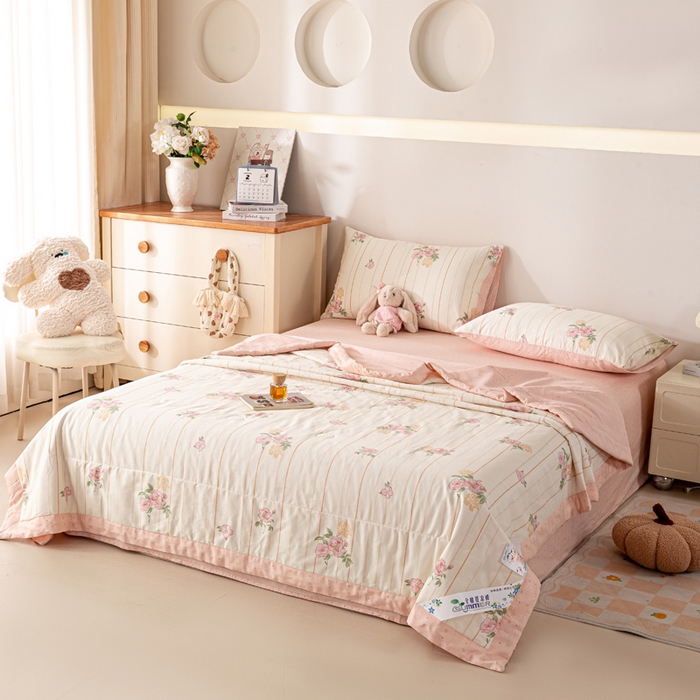 91家纺网 家纺一手货源 找家纺 红日子纺织品 2026新款全棉印花夏被夏凉被空调被 芸雅花开