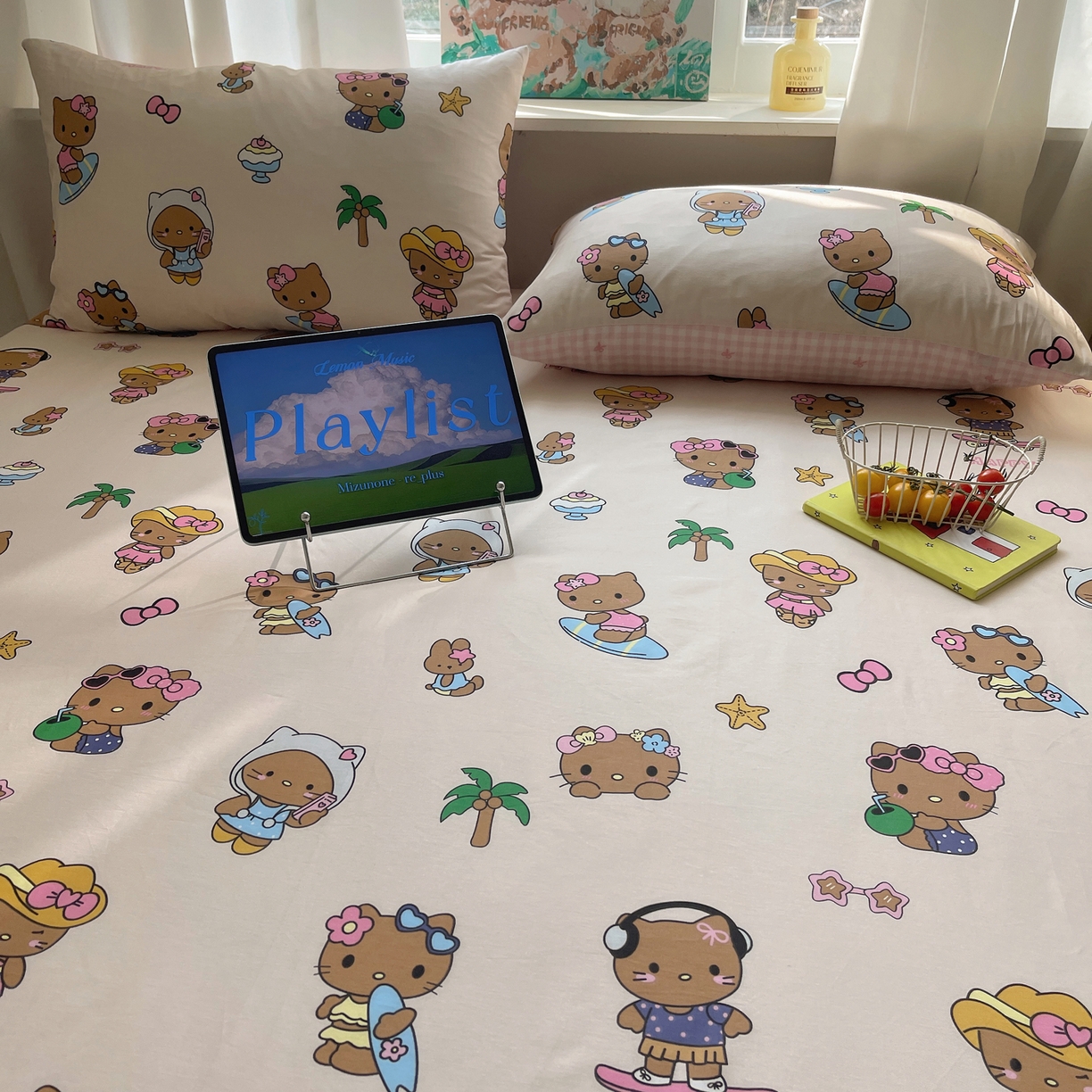 91家纺网 家纺一手货源 找家纺 六巷胡同 2026新款40支全棉13070INS卡通单品床笠 度假冲浪猫