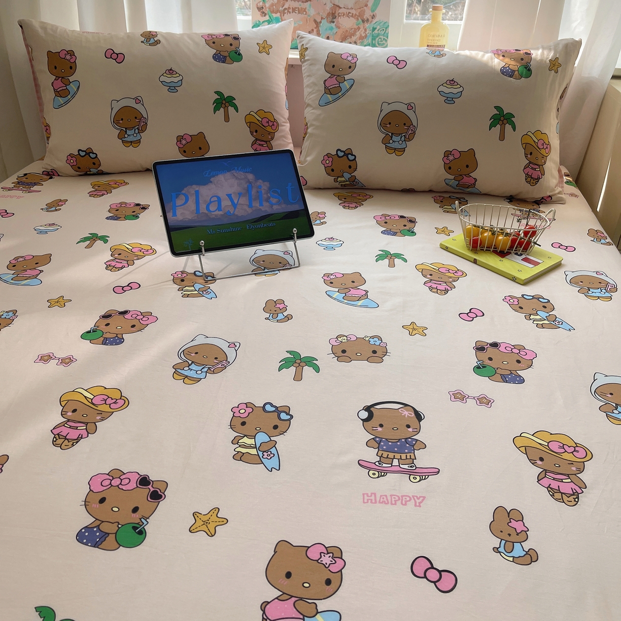 91家纺网 家纺一手货源 找家纺 六巷胡同 2026新款40支全棉13070INS卡通单品床笠 度假冲浪猫