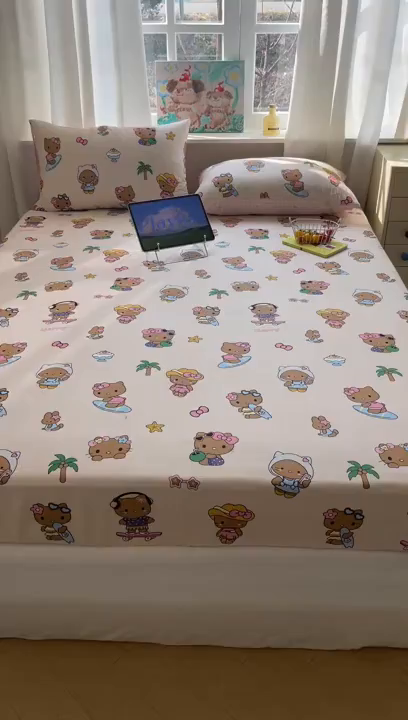 91家纺网 家纺一手货源 找家纺 六巷胡同 2026新款40支全棉13070INS卡通单品床笠 度假冲浪猫