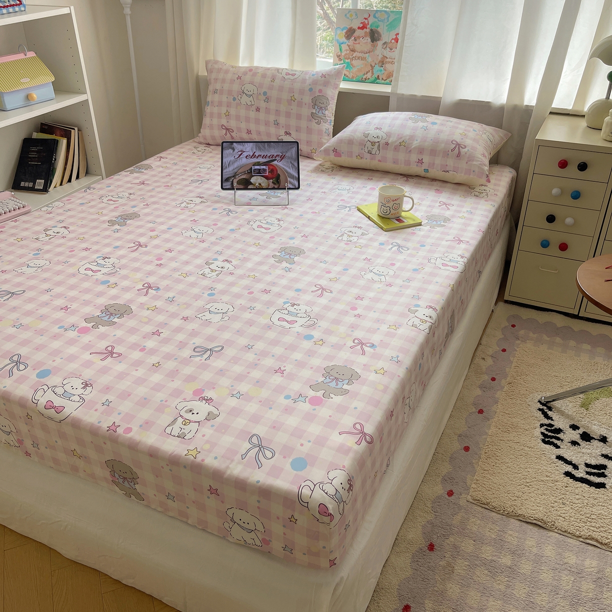 91家纺网 家纺一手货源 找家纺 六巷胡同 2026新款40支全棉13070INS卡通单品床笠 粉格趣味犬