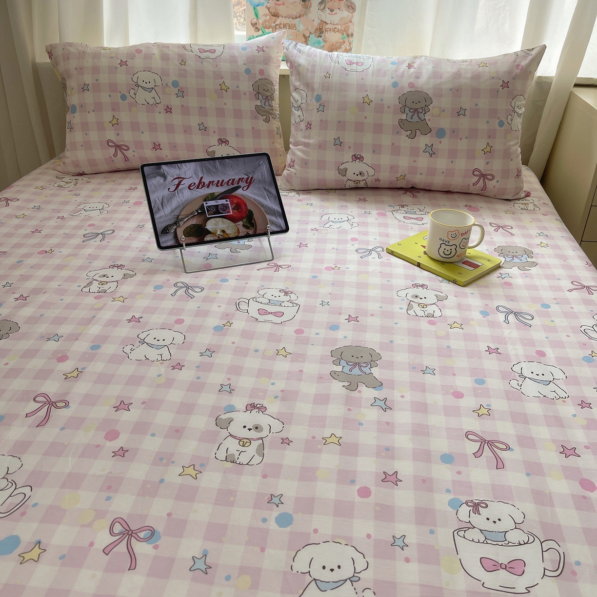 91家纺网 家纺一手货源 找家纺 六巷胡同 2026新款40支全棉13070INS卡通单品床笠 粉格趣味犬